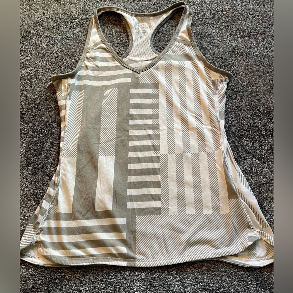 Nike Gray Fitted Sleeveless Tank Top